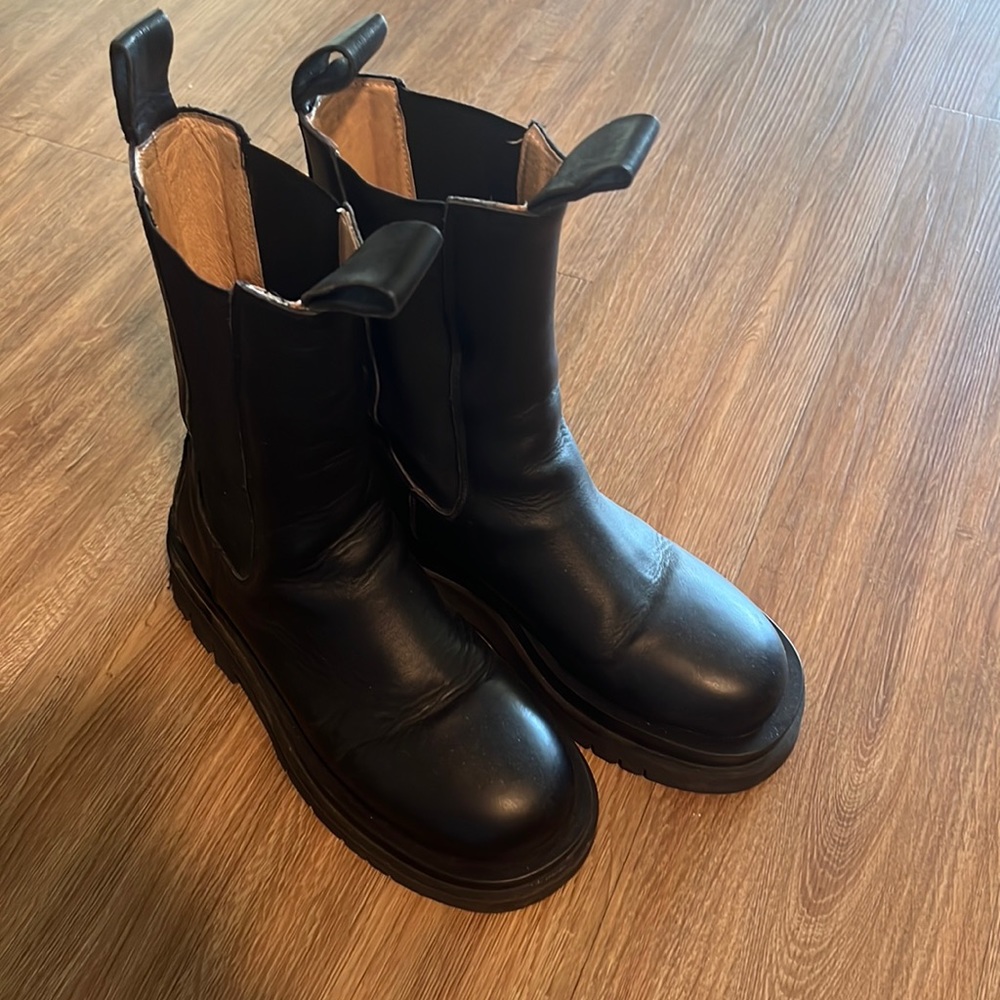 black high-top Boots